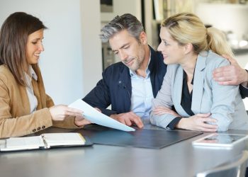 How to Choose Between Active and Passive Investing