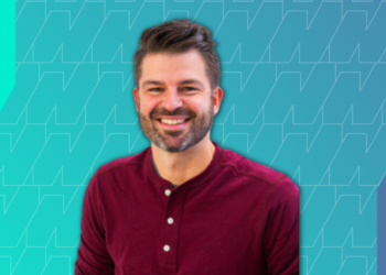 This 46-Year-Old is Making +$6k/Month Recommending Laptops and Tablets