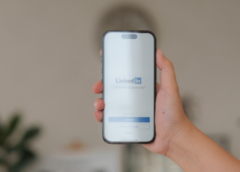 The 7 Best LinkedIn Headline Generator Options in 2023