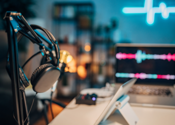 7 Best Podcast Software Tools to Grow Your Audience in 2023