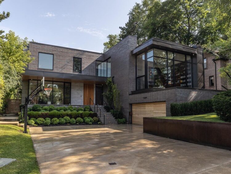 Chic Ultra-Modern Home Amps Up Tony Toronto Boulevard