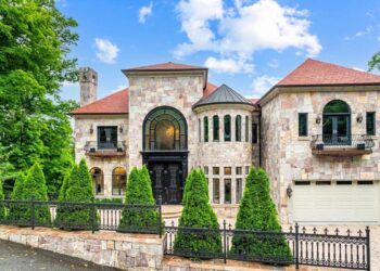 Potomac River Castle Outside Washington, D.C. Seeks $22 Million