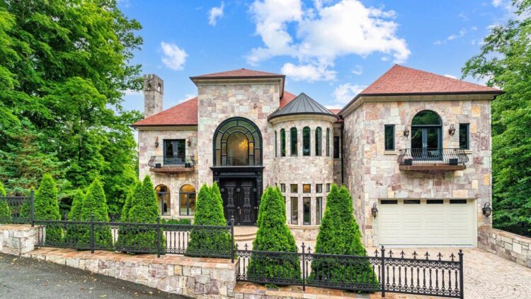 Potomac River Castle Outside Washington, D.C. Seeks $22 Million