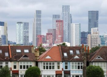 Falling mortgage rates usher borrowers towards shorter-term deals