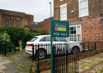 UK house prices fall for fourth consecutive month, Halifax figures show