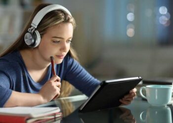 Best 15 Online Tutoring Jobs for Teens (Apply to Earn $39+/hour)
