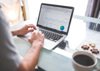 7 Pitfalls of Pay for Performance SEO & What To Do Instead in 2023