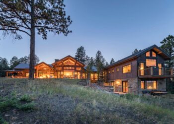 Inside A Sprawling $8 Million Spread In One Of Colorado’s Prettiest Ski Towns
