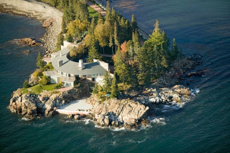 When Selling, How Do You Place A Property In Its Best Light?