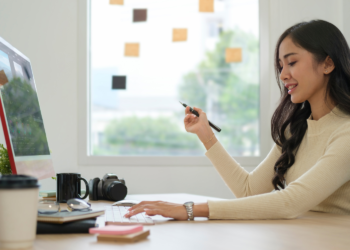 13 Gifts for Creative People to Keep Them Happy and Inspired in 2023