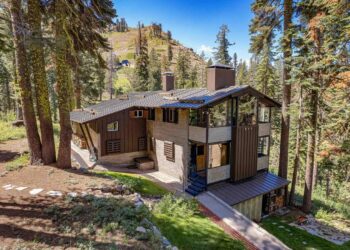 Buy A Vintage Ski Resort Chalet And Some California Ski History For $4 Million