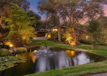 Northern California Compound Is Perfectly Surrounded By Nature