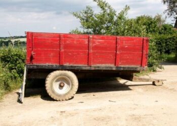 9 Lucrative Ways to Make Money with a Dump Trailer!