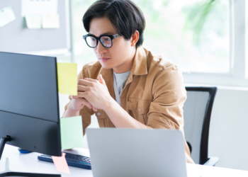 5+ Best Monitors For Eye Strain in 2023: Your Complete Buyer’s Guide