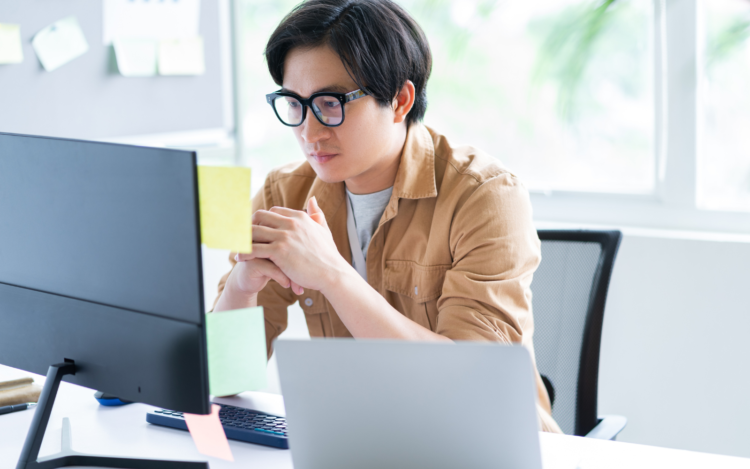 5+ Best Monitors For Eye Strain in 2023: Your Complete Buyer’s Guide