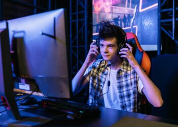 7 Best Ways To Get Free CS:GO & CS2 Skins (Working Methods!)