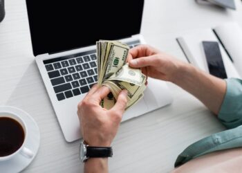 15 Realistic Ways to Make $10k a Month in 2023 (Real-Life Examples)