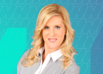 How This 52-Year-Old Makes $4k/Month on a Travel Blog She Only Works on 6 Months Per Year