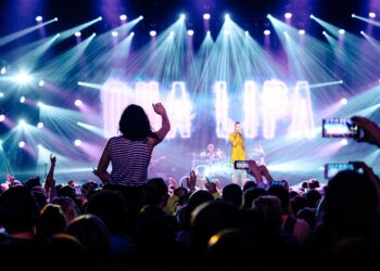 How To Make Money Reselling Tickets (Ultimate 2024 Guide!)