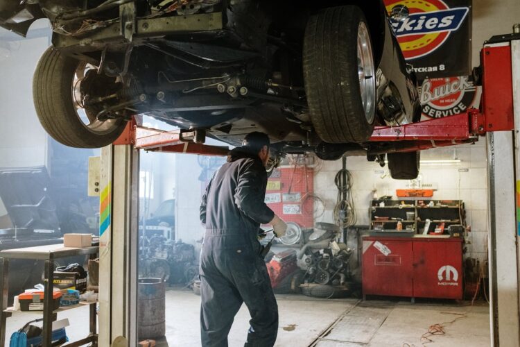 This mechanic earns $12,000 a month answering questions