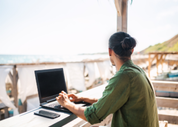 15 Best Digital Nomad Jobs for Beginners to Earn and Travel in 2024