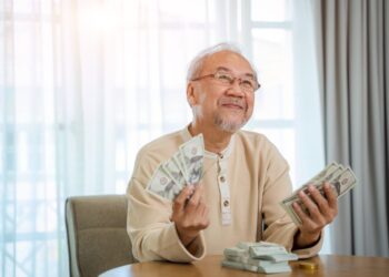 16 Ways Retirees Can Work From Home and Make Extra Cash