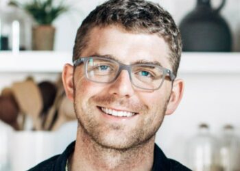 Side Hustle Stacking: How One Extra Income Stream Can Lead to More