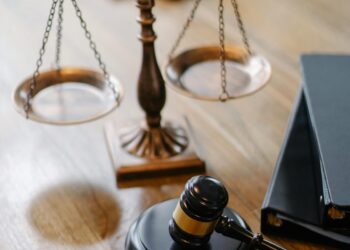 Round Table Group Network: Connects Experts With Lawyers