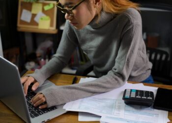 25 Best Salary Websites and Calculators to Research Your Pay