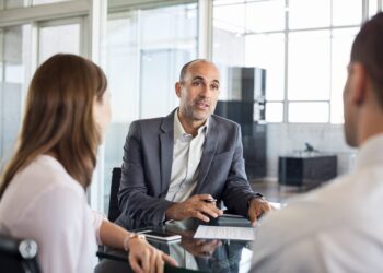 4 Signs You’ve Found the Right Financial Advisor — and One Red Flag