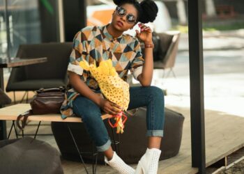 Making Six Figures With Poshmark