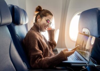 Earn on the Go: 7 Ways to Make Money While Traveling