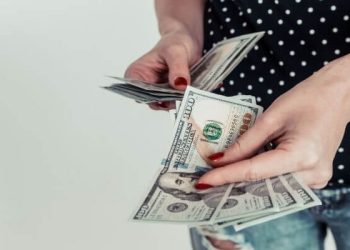 67 Under the Table Jobs that Pay Cash (Off the Books Jobs Near You!)