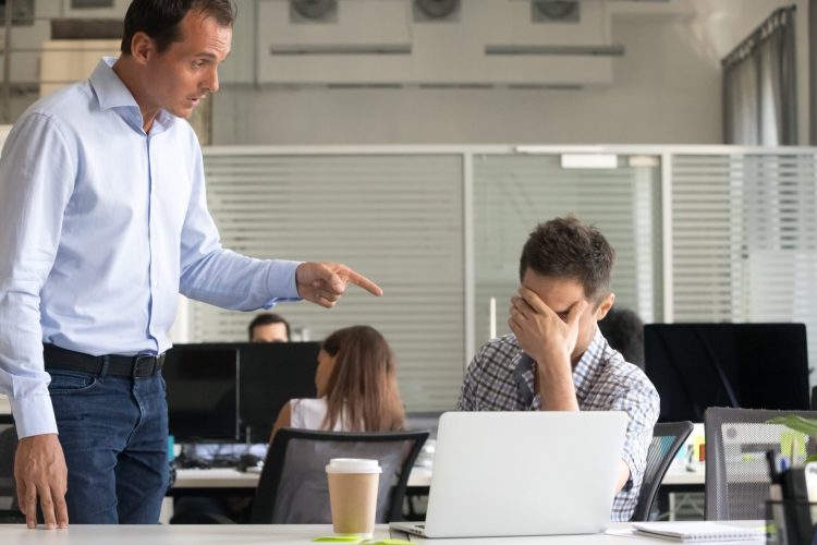 20 Signs of Bad Management and Toxic Work Culture