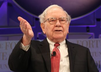 9 Warren Buffett Habits That Could Save You a Fortune