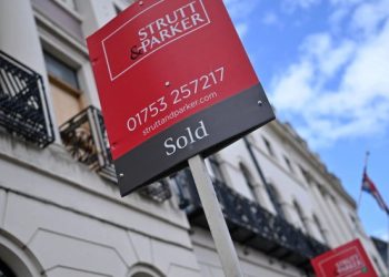 UK mortgage approvals rise for the first time this year