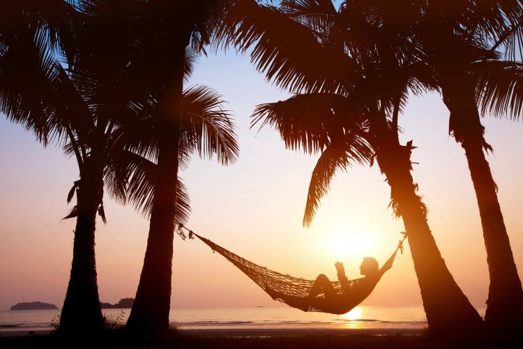 8 Ways to Make Money While You’re Lying on the Beach