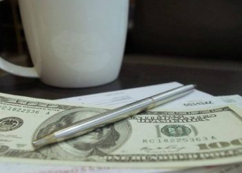 25 Places to Cash a Cashier’s Check Near You (With & Without a Bank)