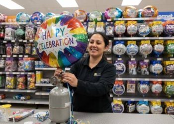 Does Dollar Tree Fill Balloons? (Yes, But Here’s the Policy)