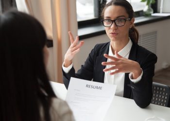 6 Examples for Describing Yourself in an Interview (and Why They Work)