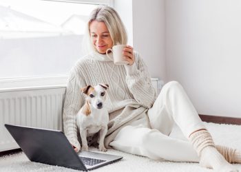 6 Low-Stress Side Hustles That Don’t Require a Car or a Degree