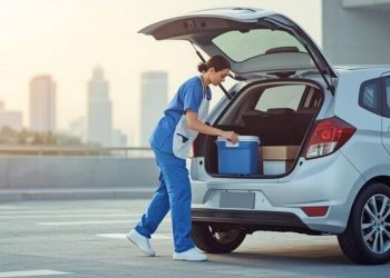 How to Become a Medical Courier: Make $20–$45/hr as a Side Hustle in 2026