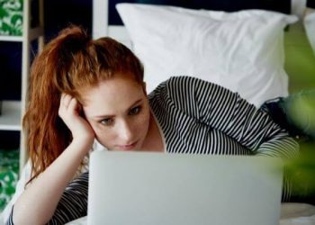 21 Shockingly Easy Lazy Jobs That Pay Well in 2026 (up to $150/hr)