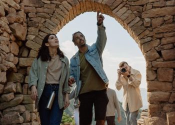 Fora: Turn Travel Passion into Profit