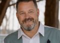 He Makes $3,000 a Year Every Time He Gives a Restaurant a Free Chalkboard (And He’s Done it 200+ Times)