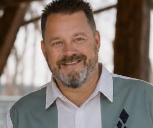 He Makes $3,000 a Year Every Time He Gives a Restaurant a Free Chalkboard (And He’s Done it 200+ Times)